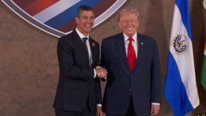 Trump hace su peculiar apretón de manos a Peña en la Cumbre Escudo de las Américas: ¿Qué significa?