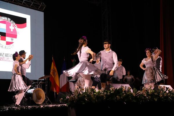 Alto Paraná conmemoró el III Festival Homenaje al Día Internacional de la Mujer - ADN Digital