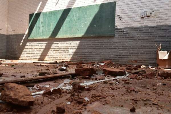 Niños lesionados tras desprendimiento de techo de escuela estarían fuera de peligro - Nacionales - ABC Color