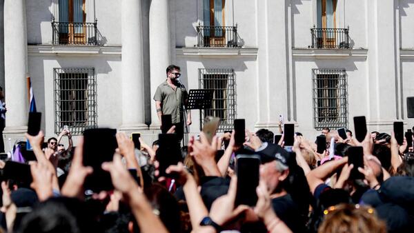Miles despiden a Boric en La Moneda en su último fin de semana como mandatario