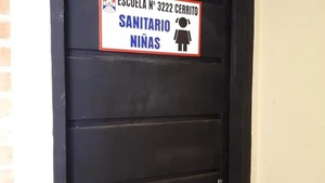Ñemby: denuncian cobro de G. 2.000 para usar baño en escuela