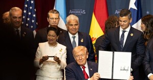 Peña se muestra con Trump mientras EEUU amenaza con más bombardeos a Irán