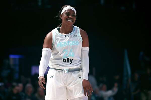 Basquetbolista detenida por golpear a guardia de seguridad - Polideportivo - ABC Color