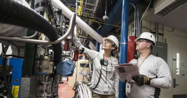 La Nación / La UIP califica de “falta de visión” proyecto de ley que plantea licencia remunerada por cumpleaños