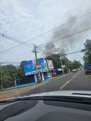 Quema de basura en San Bernardino - Crónicas Ciudadanas - ABC Color