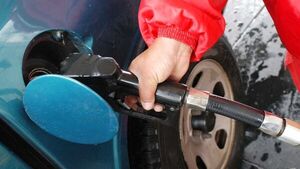 Pequeños emblemas reajustaron precios de combustibles