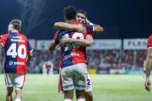 Tercera victoria al hilo del Ciclón: derrotó a Guaraní por 2 a 0 - trece