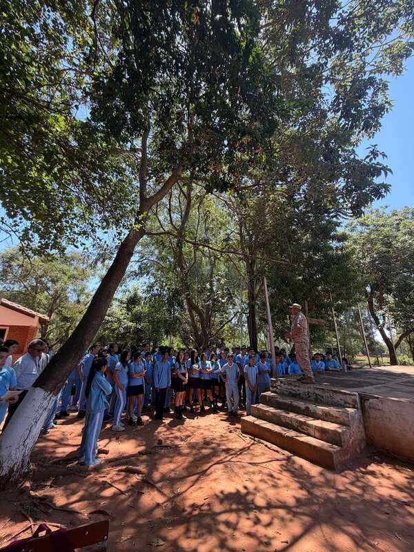 Policía realiza charlas educativas con niños y jóvenes para prevenir el consumo de drogas - Nacionales - ABC Color