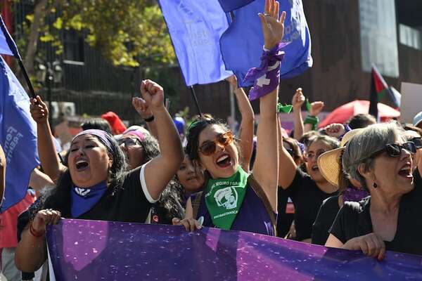 “Ni un paso atrás”: mujeres chilenas toman las calles antes del arribo de la ultraderecha al poder - Mundo - ABC Color