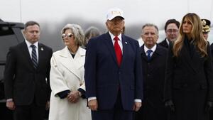 Trump califica de "pequeño fallo" el alza de la gasolina tras conflicto con Irán