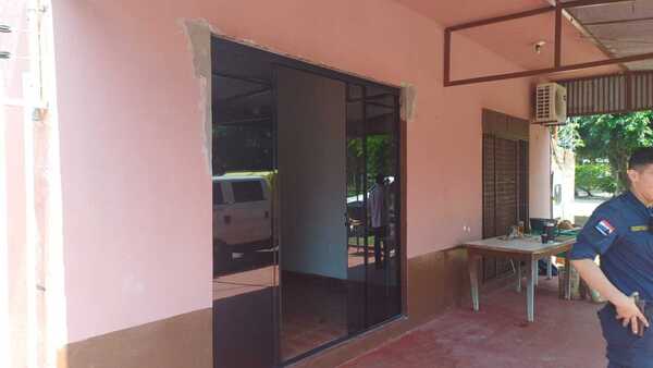 Roban moto y frigobar del puesto de comando de Cruzada Nacional en Ciudad del Este