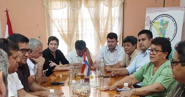 La Nación / Amualpa apoya a gobernador de Alto Paraná como administrador de Hambre Cero