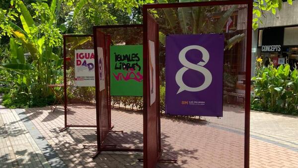 Diseñadoras paraguayas expusieron obras por el 8M en Asunción