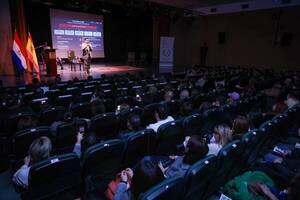 Baruja inicia primer encuentro de Che Róga Porã con paraguayos residentes en Madrid - El Trueno