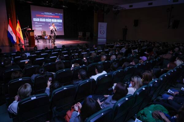 Baruja inicia primer encuentro de Che Róga Porã con paraguayos residentes en Madrid - El Trueno