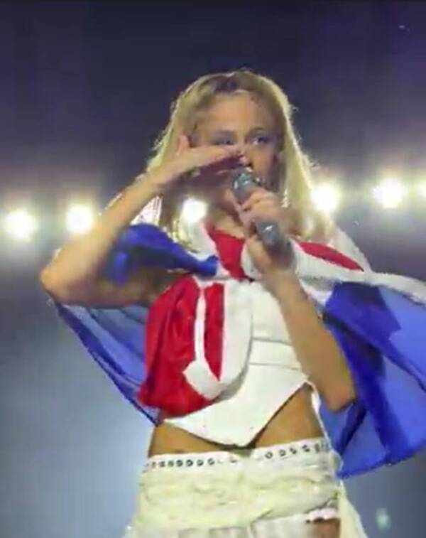 [VIDEO] ¿Qué decía el cartel que emocionó a Tini?