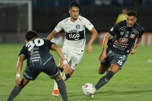 Popular / Olimpia se frenó ante el equipo que venía regalando puntos en cada fecha