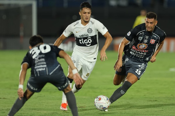 Popular / Olimpia se frenó ante el equipo que venía regalando puntos en cada fecha