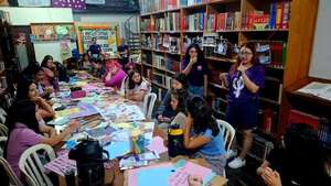 Mujeres se reunieron en Ciudad del Este por el 8M con el lema “Ni precarizadas ni sumisas” - ABC en el Este - ABC Color