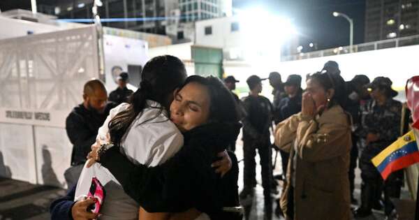 La Nación / Venezuela excarcela a grupo de presos políticos