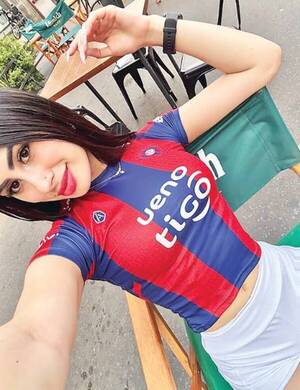 [VIDEO] ¡Nde tavy! Esta cerrista cumplirá con pedidos que le hacen loperro