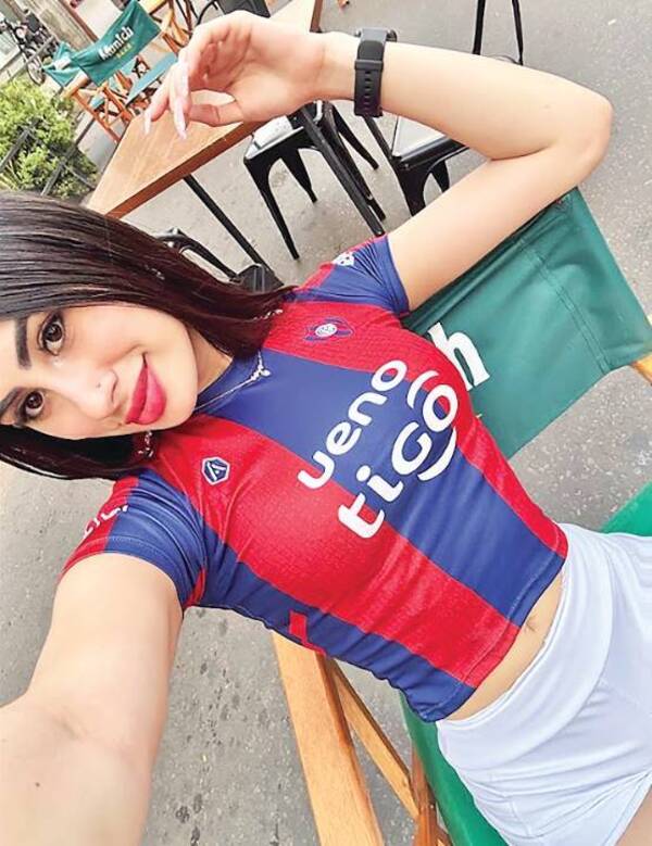 [VIDEO] ¡Nde tavy! Esta cerrista cumplirá con pedidos que le hacen loperro