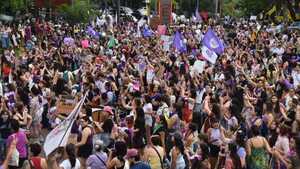 Lo que tenés que saber: Mujeres reclaman derechos, lluvias causan caos y piden una fe que no discrimine