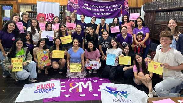 CDE: Mujeres se reunieron por el 8M con el lema “¡Ni precarizadas ni sumisas!”