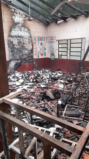 Incendio destruye dos aulas de la Escuela Básica N.º 5214 en Yatytay