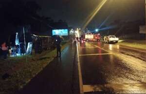 Un muerto y varios heridos en Encarnación tras aparatoso choque entre colectivos - Policiales - ABC Color
