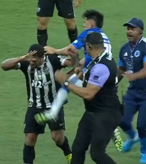 [VIDEO] ¡Nde tavy! De jugar fútbol pasaron al karate