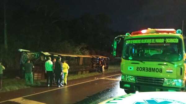 Lista de heridos tras el grave accidente entre buses y camioneta en Encarnación