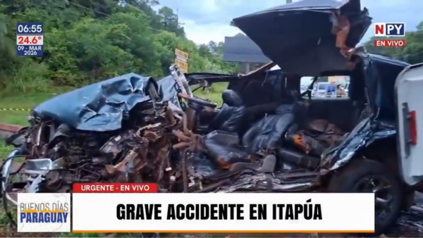 Trágico accidente en Itapúa: un fallecido y dos buses volcados
