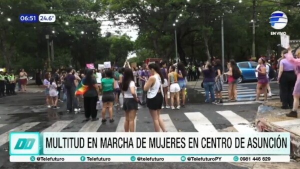 Mujeres marchan en Asunción por igualdad y contra la violencia