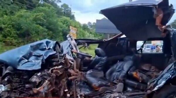 Choque entre dos colectivos y una camioneta deja un muerto y varios heridos en Encarnación