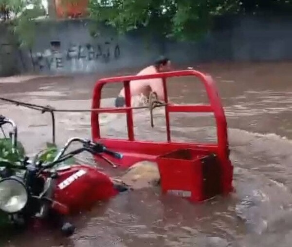 Breve pero intenso temporal deja raudales e inundaciones en Asunción y Central