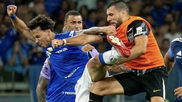 Junior Alonso entre los 23 expulsados del ‘histórico’ Mineiro vs. Cruzeiro