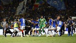 Escándalo en Brasil: batalla campal entre Mineiro y Cruzeiro termina con 23 expulsados
