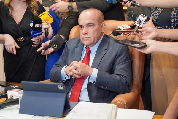 Núñez sobre Galeano: «por ética digo que él tiene que dar un paso al costado»