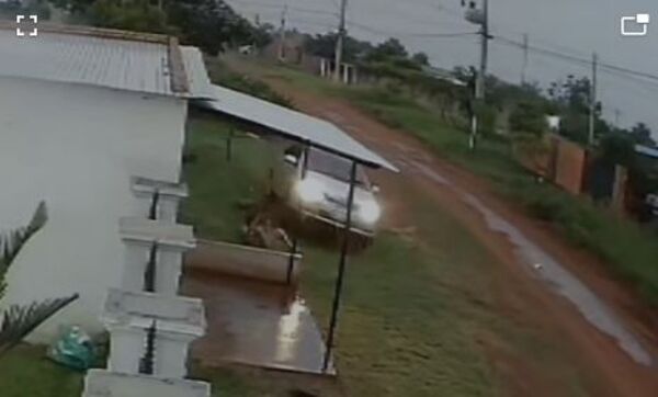 Popular / Mujer fue atropellada por su ména con su auto, ella no quiere denunciarle