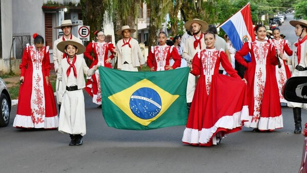 Más de 100 artistas dieron brillo al Festival Internacional Alborada Misionera 2026