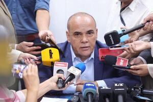 Para Bachi, Galeano "debe dar un paso al costado", pero no es firme sobre decisión que debe tomar el Senado