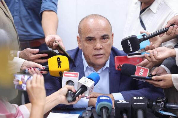 Para Bachi, Galeano "debe dar un paso al costado", pero no es firme sobre decisión que debe tomar el Senado