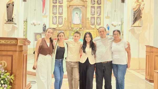 Hija de artesanos terminó medicina y no puede recibir su título