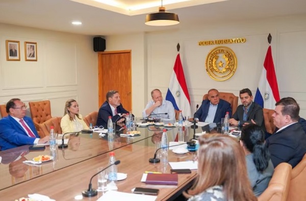 Caja Fiscal: Docentes ven avances, pero no hablan de acuerdo