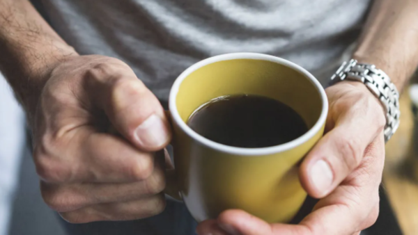 El café por las mañanas mejora la energía y la concentración