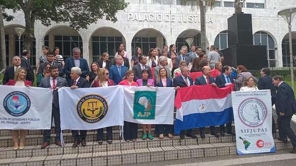 Caja Fiscal: funcionarios judiciales advierten sobre paro si no son escuchados - Nacionales - ABC Color