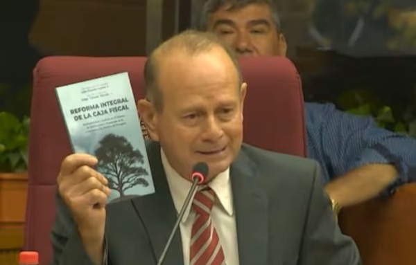 Militares retirados critican pacto docente por Caja Fiscal