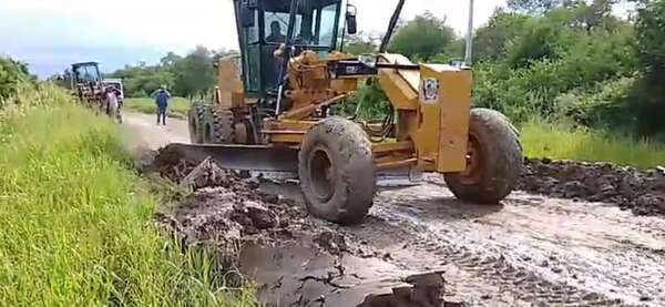 Con trabajos parches logran evitar aislamiento de Bahía Negra - Noticias del Chaco - ABC Color