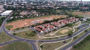Movilización de beneficiarios de viviendas sociales en la Costanera reclamando cumplimiento